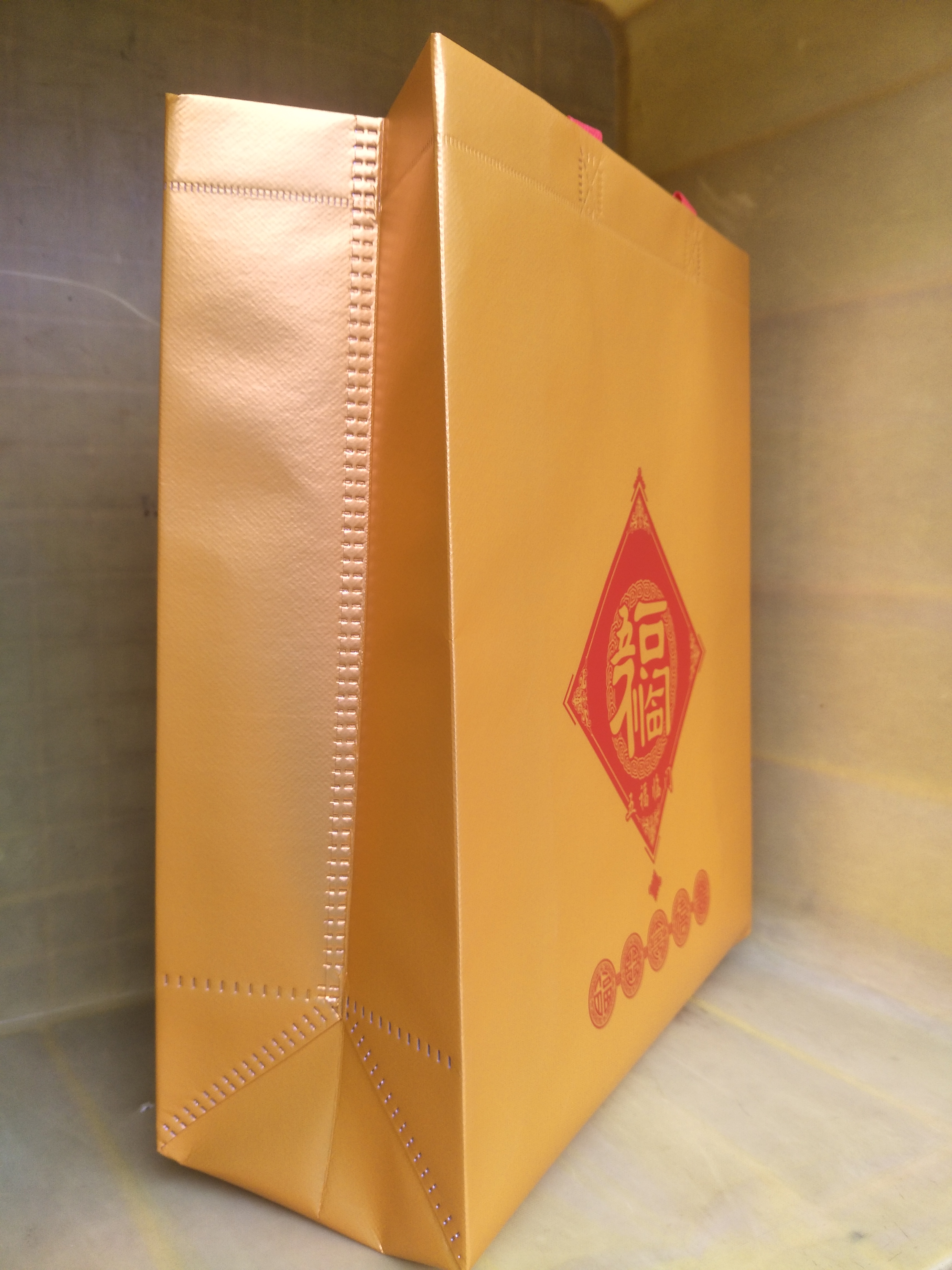 2020年新款無紡布禮品袋煙酒茶手提福袋 零售.定制.批發(fā)