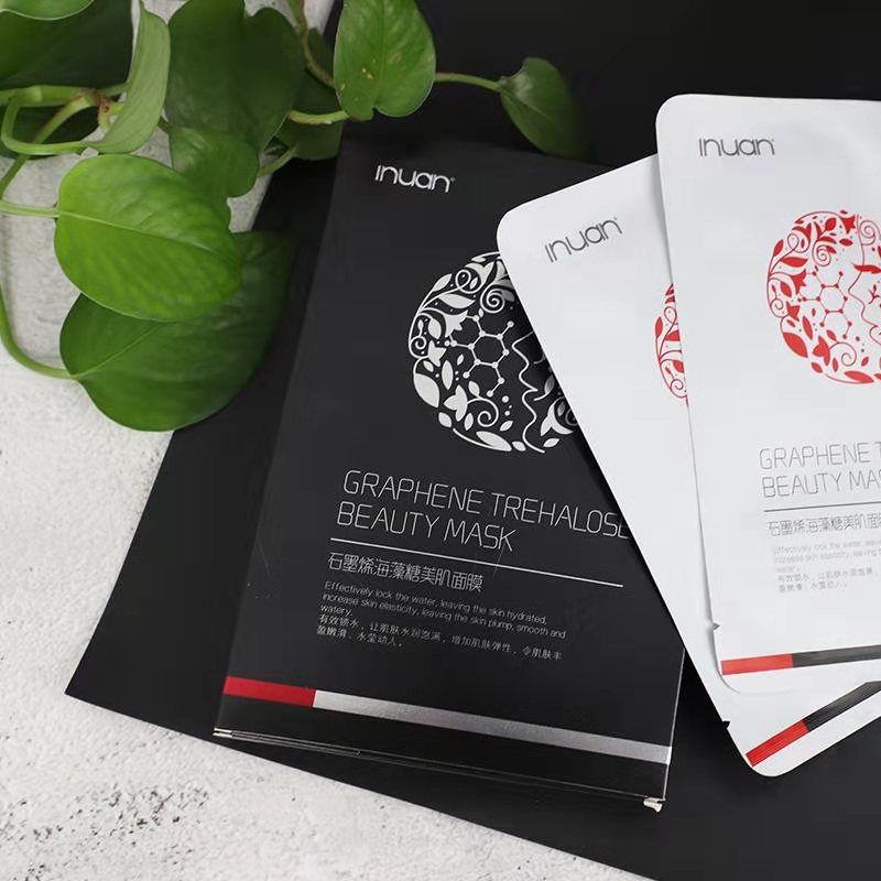 一片石墨烯面膜滋養(yǎng)，快速恢復(fù)水潤光澤