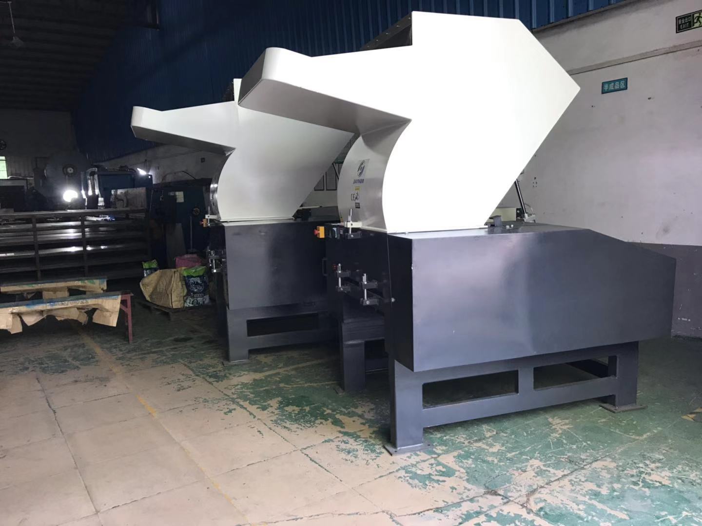 廠家優(yōu)質(zhì)供應(yīng)手機(jī)殼碎料機(jī)各種電子產(chǎn)品破碎機(jī)價(jià)格