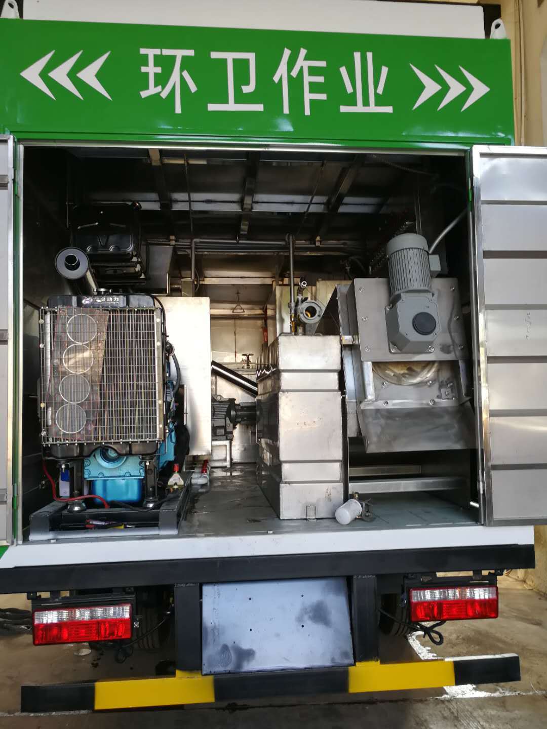 環(huán)保吸糞車，分離式吸污車，化糞池新型清掏設(shè)備，未來城市發(fā)展新思路 3.0L