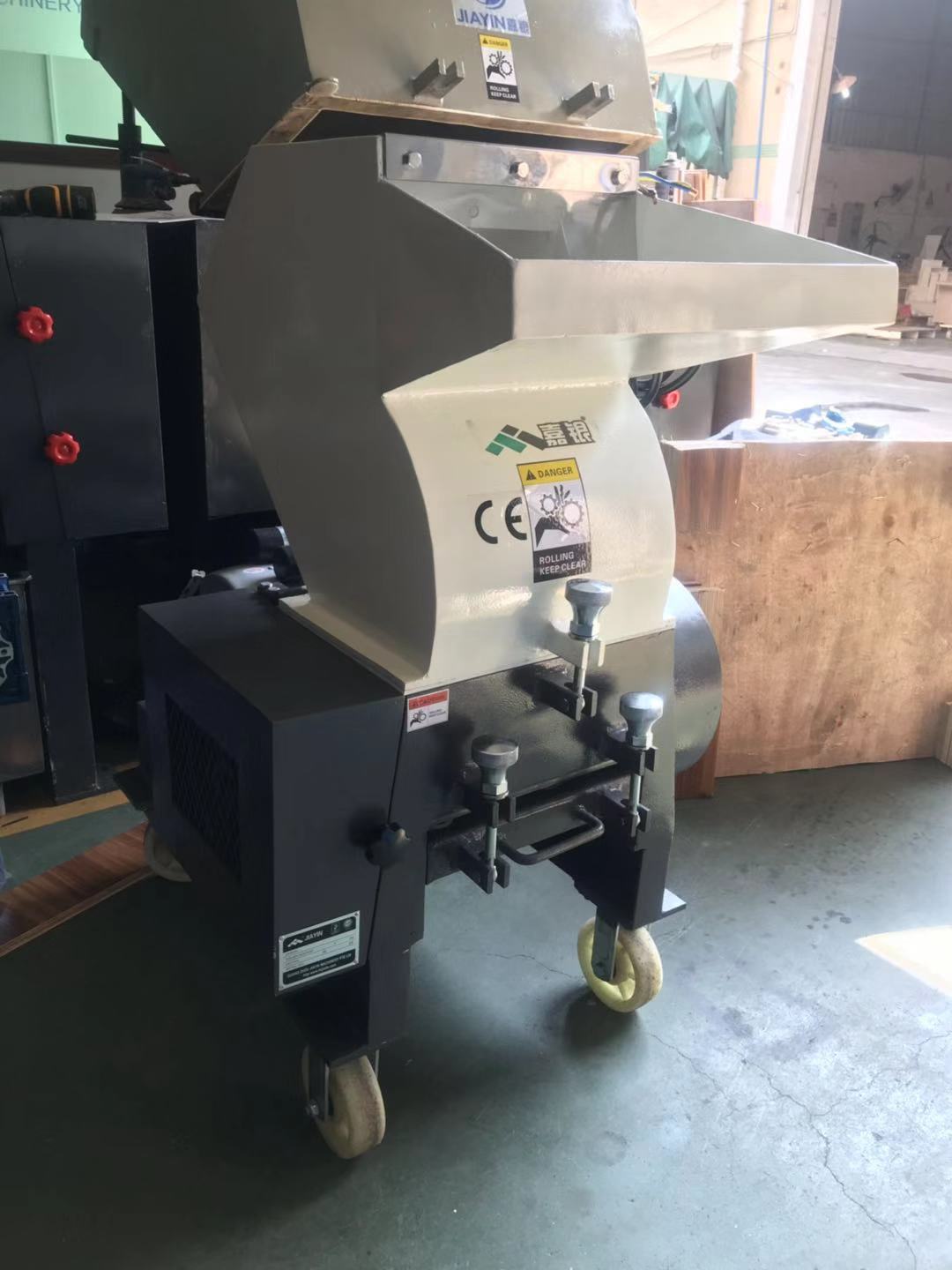 廠家直銷400型粉碎機(jī)邊角料碎料機(jī)價(jià)格