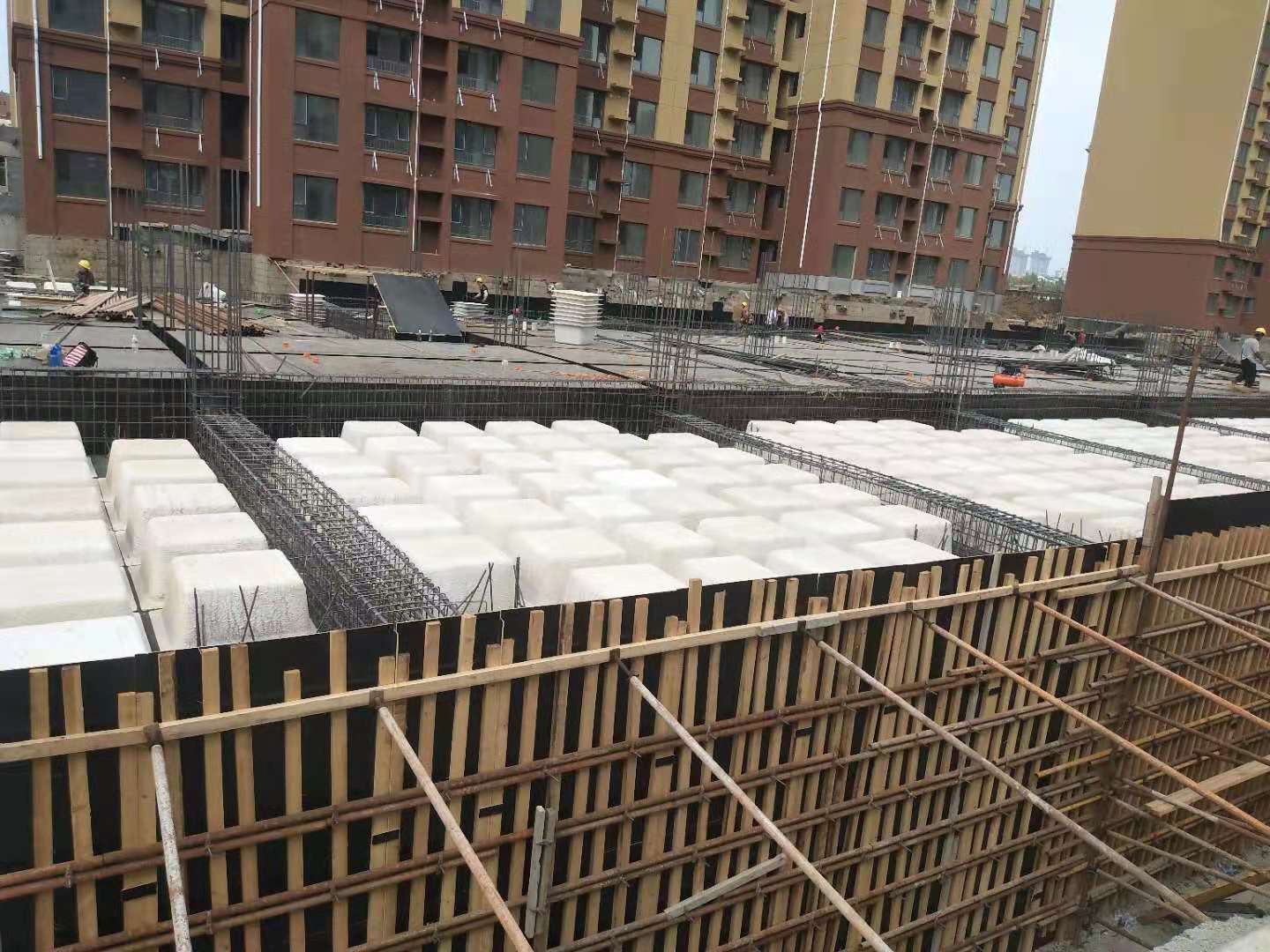 鄭州濮陽(yáng)周口信陽(yáng)駐馬店密肋梁空心樓蓋一次性建筑菱鎂模殼膜殼廠家