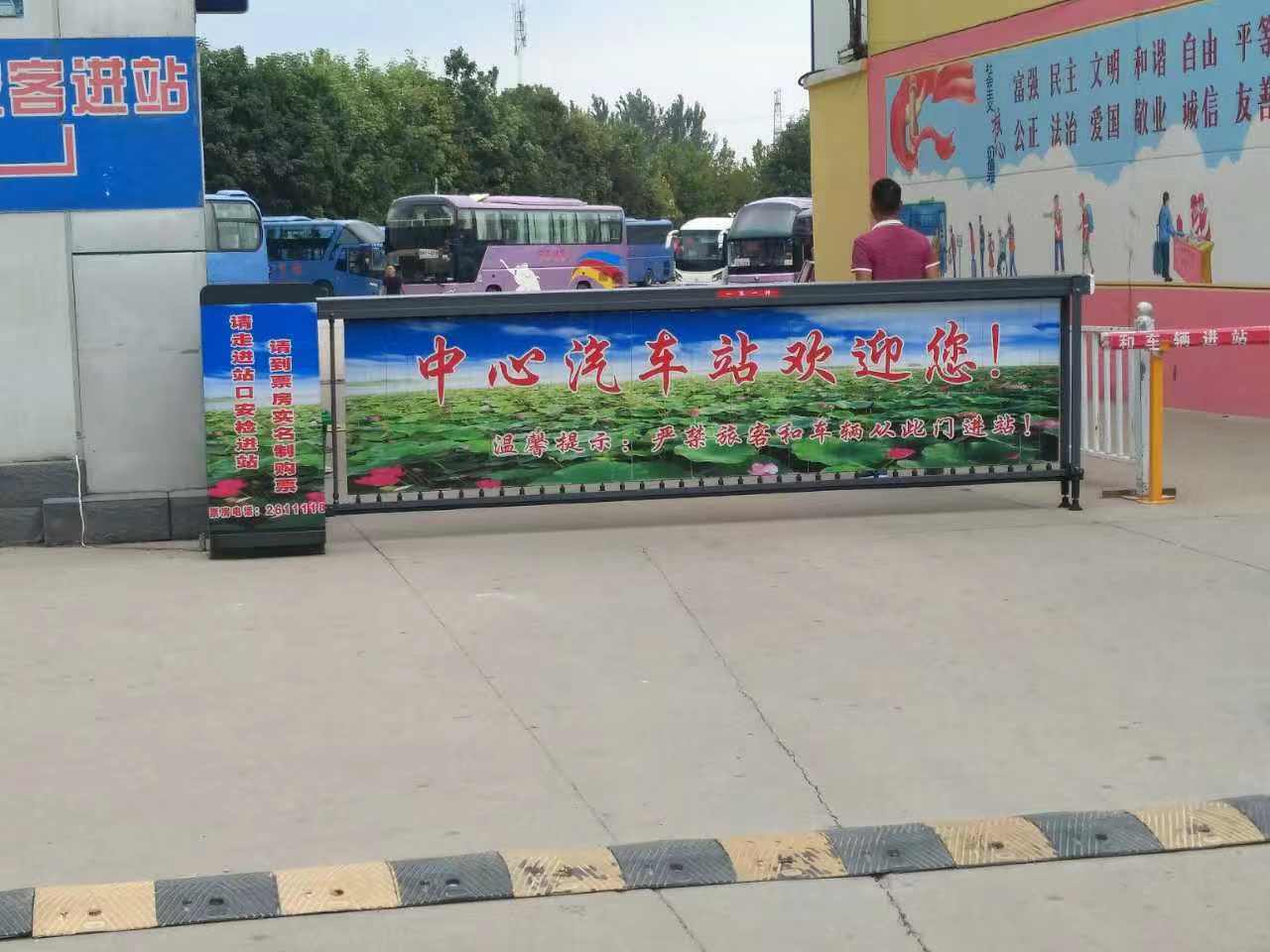 供應(yīng)小區(qū)停車管理道閘