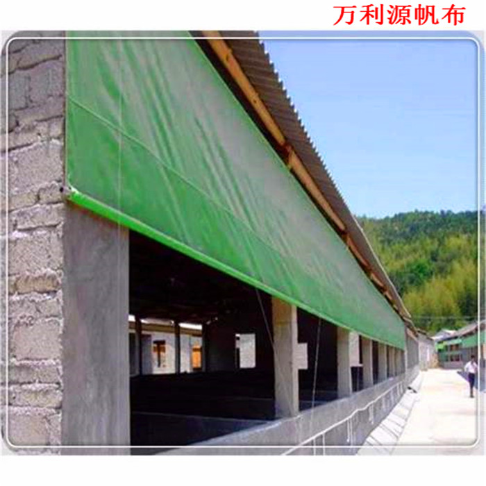唐山牛場卷簾布批發(fā)價格，羊場卷簾布哪家好，豬場卷簾布定做廠家【萬利源帆布有限公司】