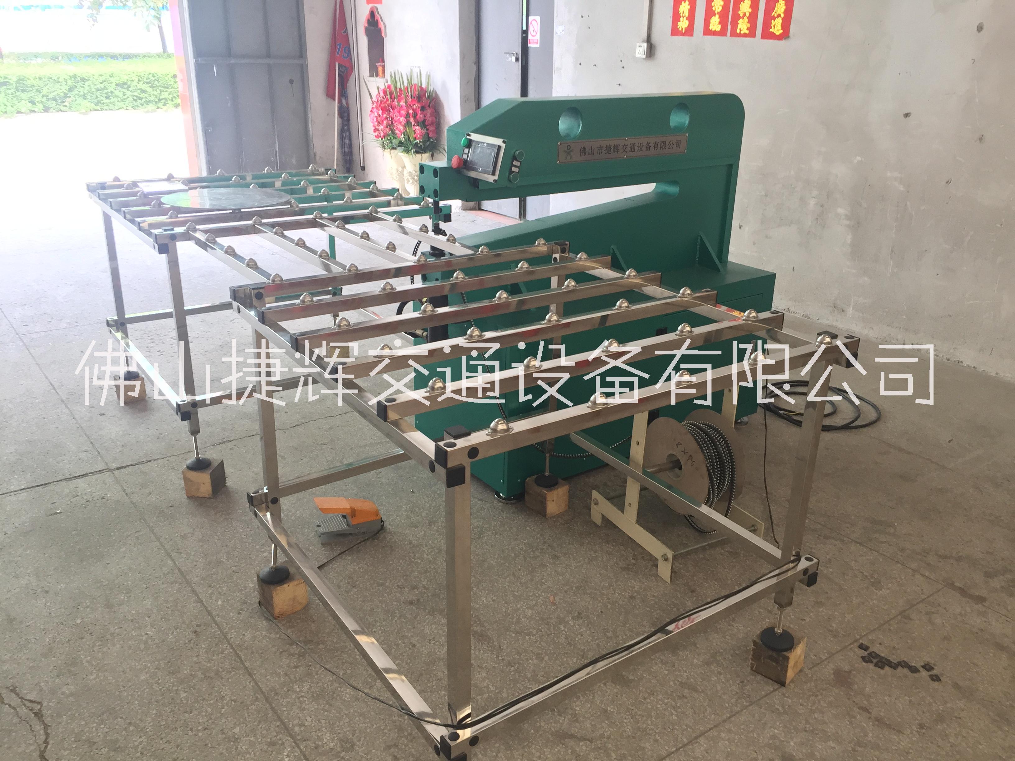 專業(yè)生產(chǎn)道路標牌自沖鉚接機 標牌鉚釘機 大型標志牌鉚接設(shè)備免打孔