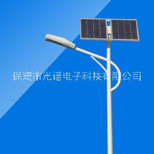 平?jīng)鲣囯娨惑w太陽(yáng)能路燈