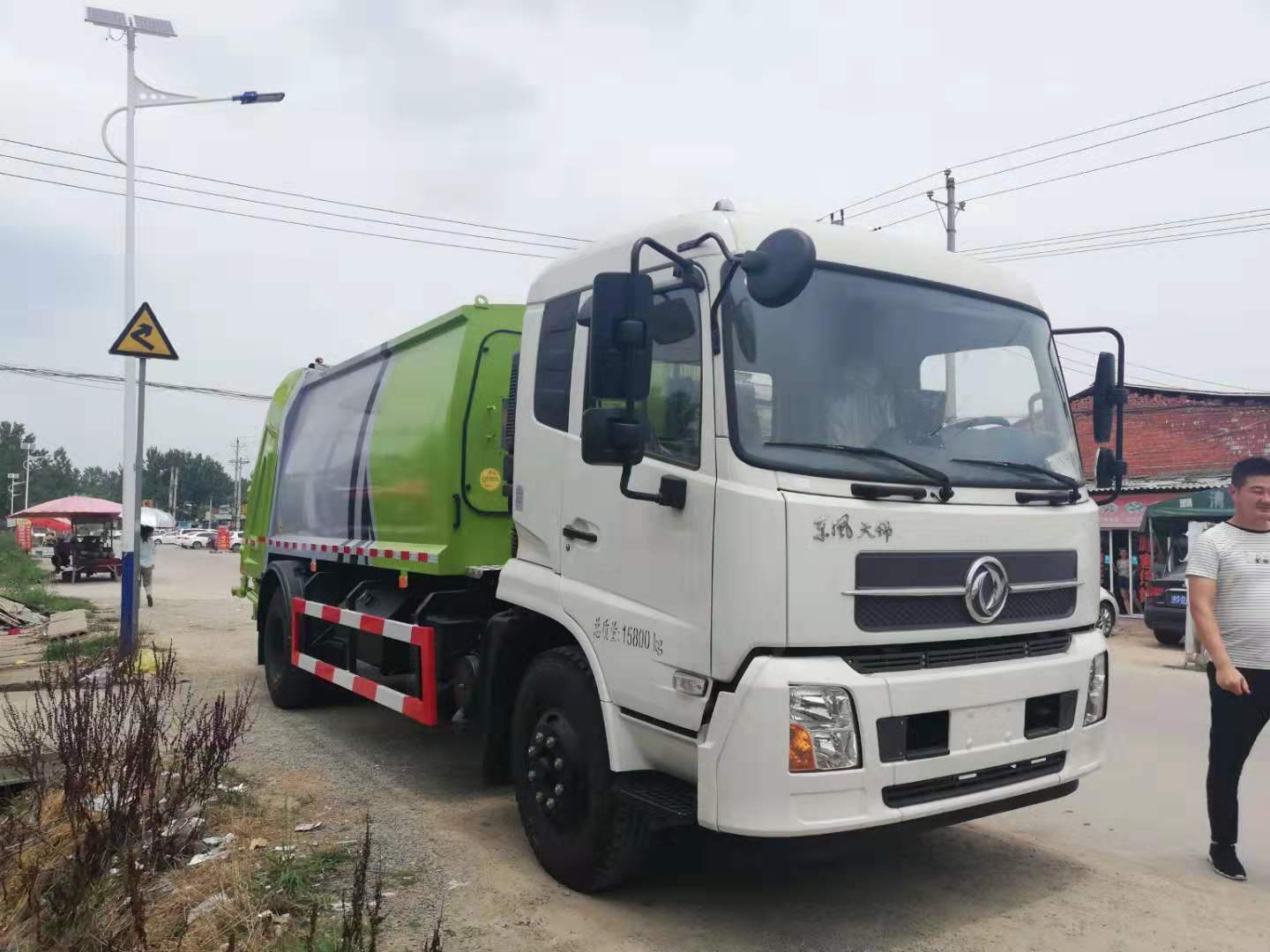 東風(fēng)壓縮垃圾車