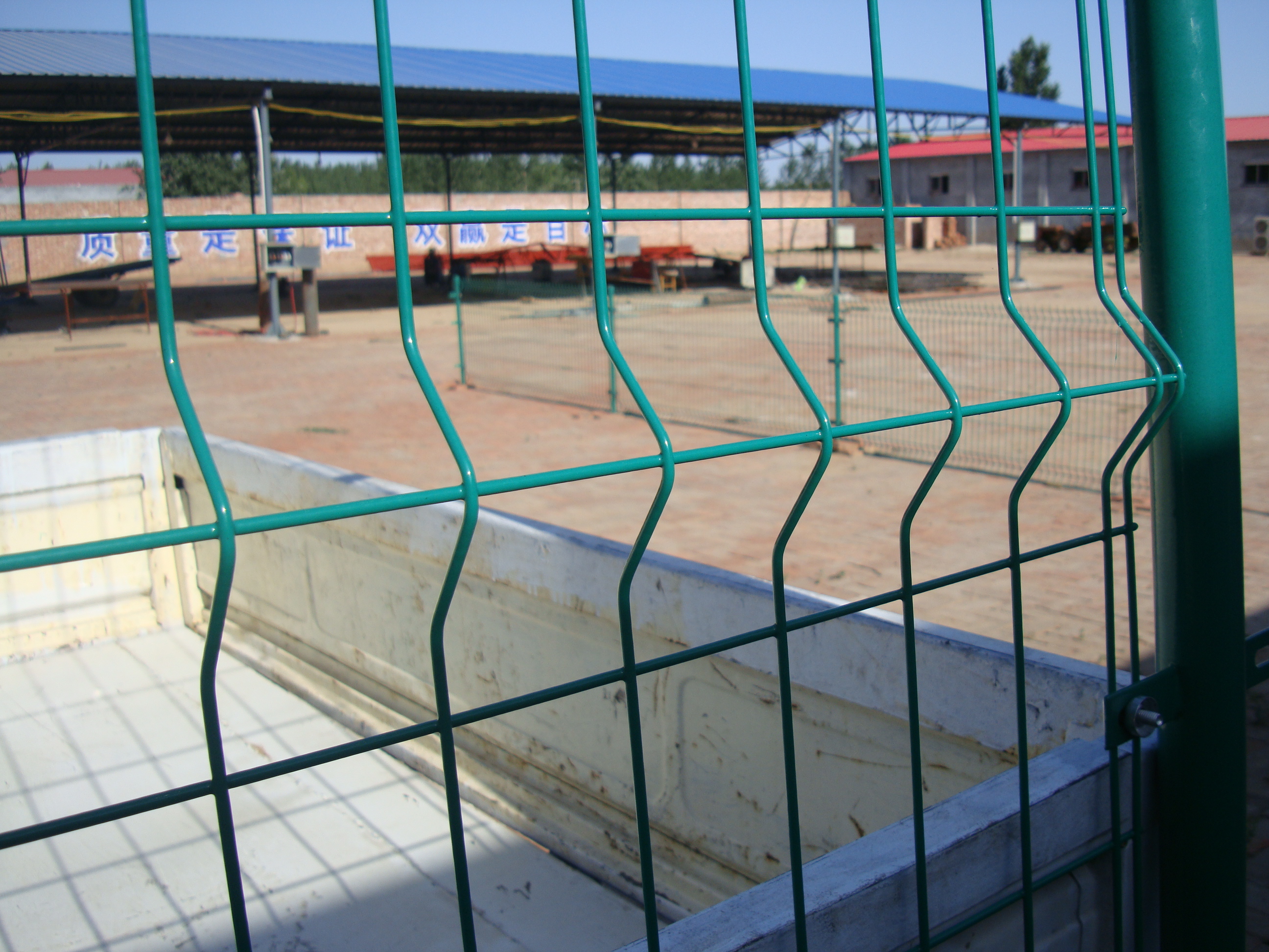 公路雙邊絲護(hù)欄網(wǎng) 道路隔離網(wǎng) 小區(qū)綠化帶圍欄網(wǎng)