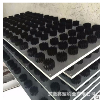 專(zhuān)業(yè)定制工業(yè)板刷 專(zhuān)業(yè)制作機(jī)械板刷廠家 磨料絲PVC毛刷板 數(shù)控沖床板刷