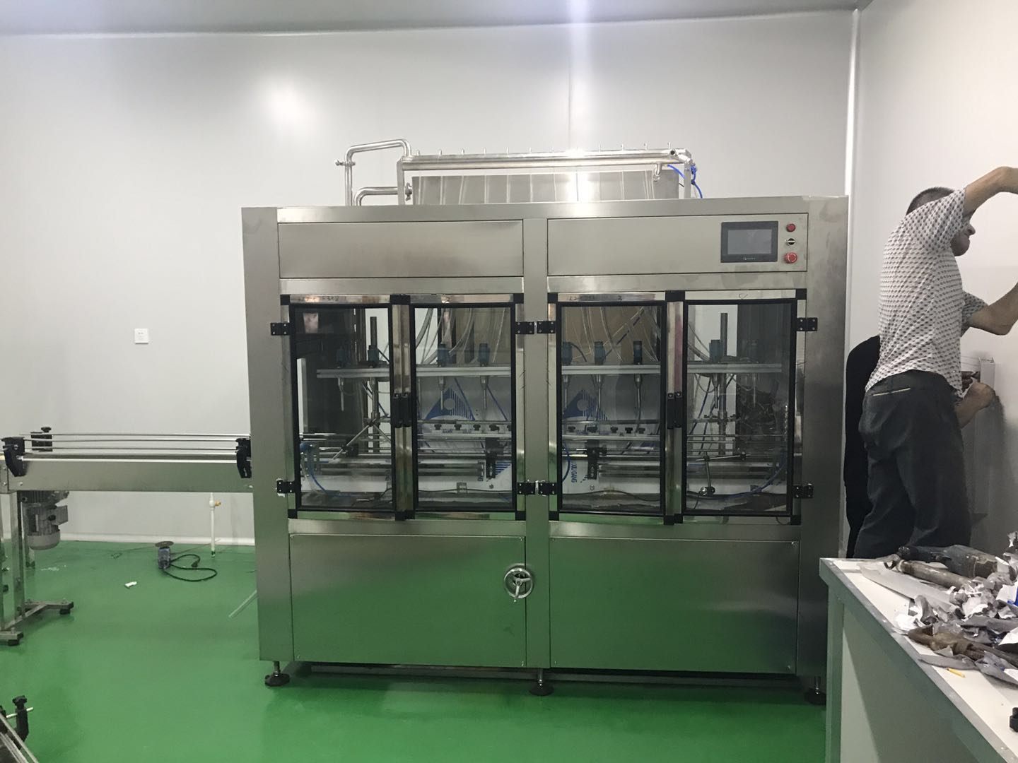 東北白酒灌裝機(jī)  自動(dòng)化白酒灌裝流水線