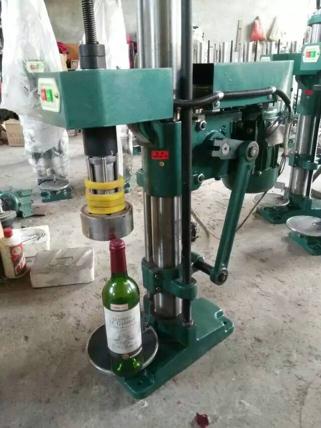 葡萄酒膠帽熱縮機(jī)  小型膠帽熱縮機(jī)價格 鋁塑帽壓蓋機(jī)