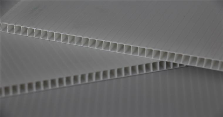 中空格子板設(shè)備