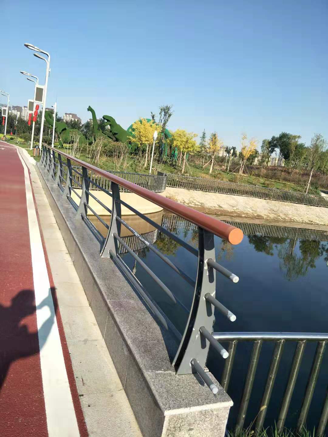 廠家直銷304不銹鋼復(fù)合管橋梁防