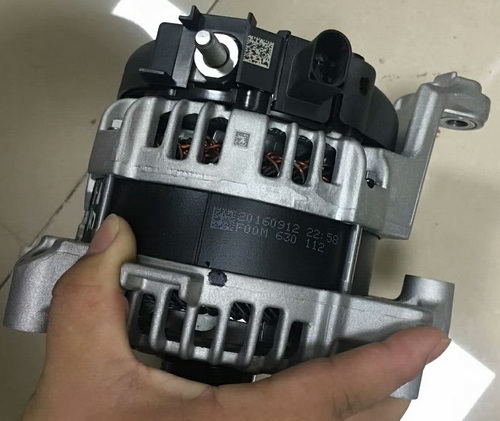 供應(yīng)奔馳W204發(fā)動(dòng)機(jī)機(jī)腳膠,發(fā)電機(jī)，水泵，原廠件