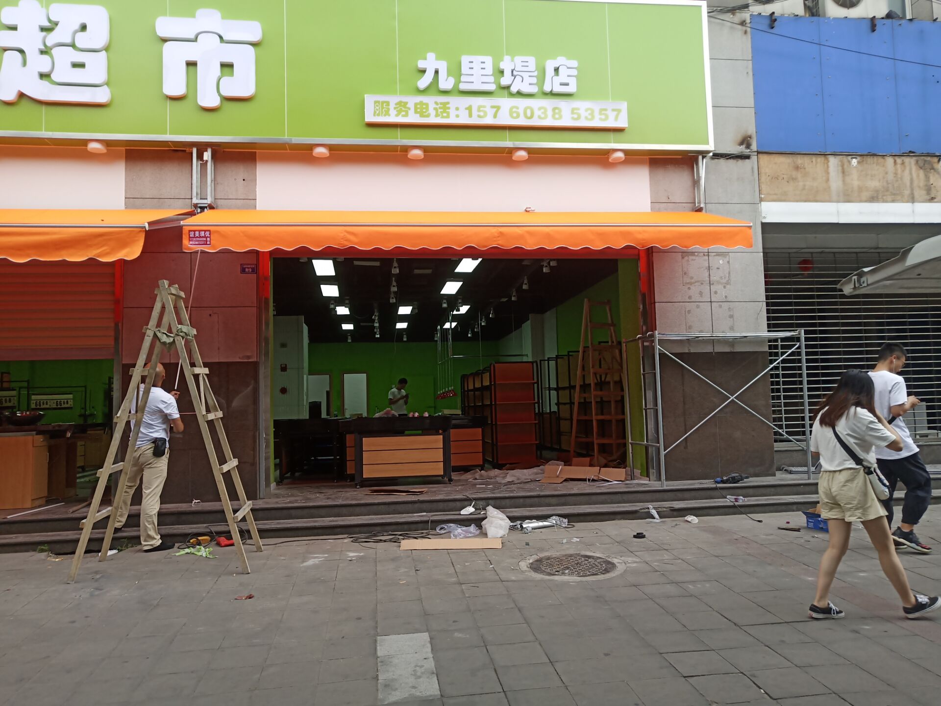 綿陽(yáng)大排檔雨棚定制，廠家，供應(yīng)商，價(jià)格【成都市誼美琪優(yōu)建材有限公司】