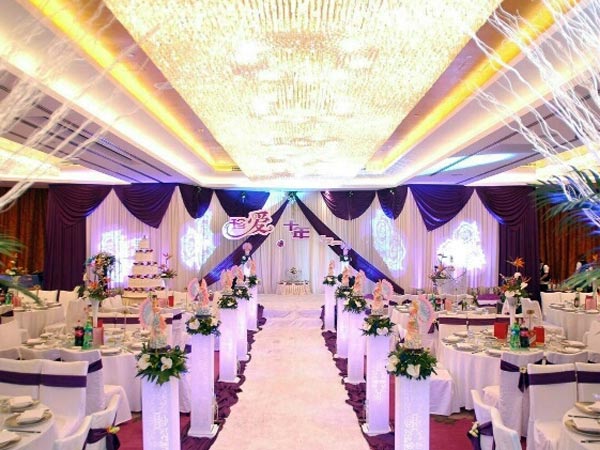 南昌市婚禮場地布置 酒店婚慶布置價格 創(chuàng)意婚禮場地布置