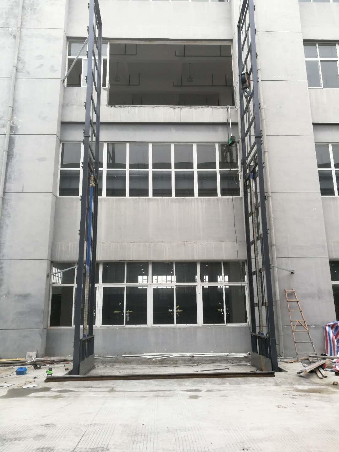 成都液壓升降平臺(tái) 成都固定式液壓升降平臺(tái) 成都固定液壓式升降平臺(tái)