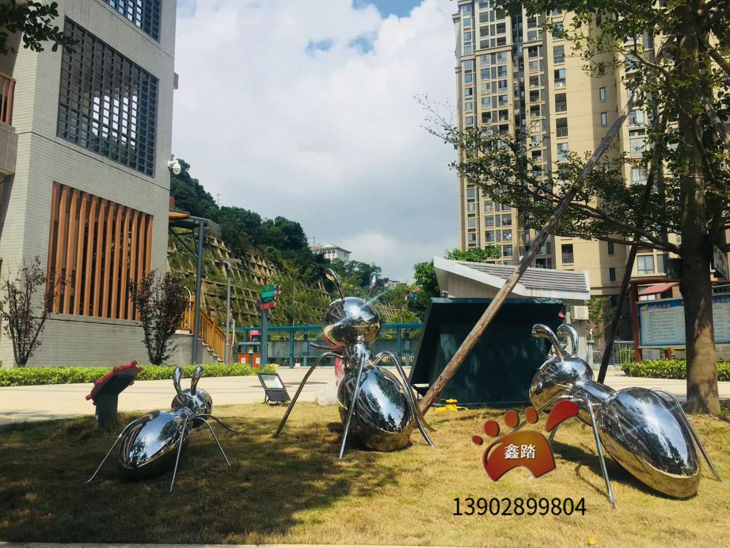 公園綠地不銹鋼鏡面螞蟻雕塑  不銹鋼動物雕塑  鏡面不銹鋼304鍛打螞蟻搬家雕塑組合