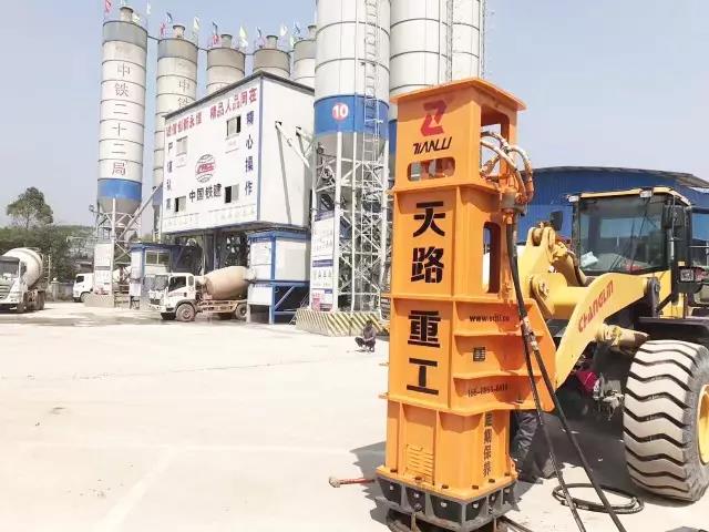 路面機(jī)械設(shè)備高速液壓夯實(shí)機(jī)