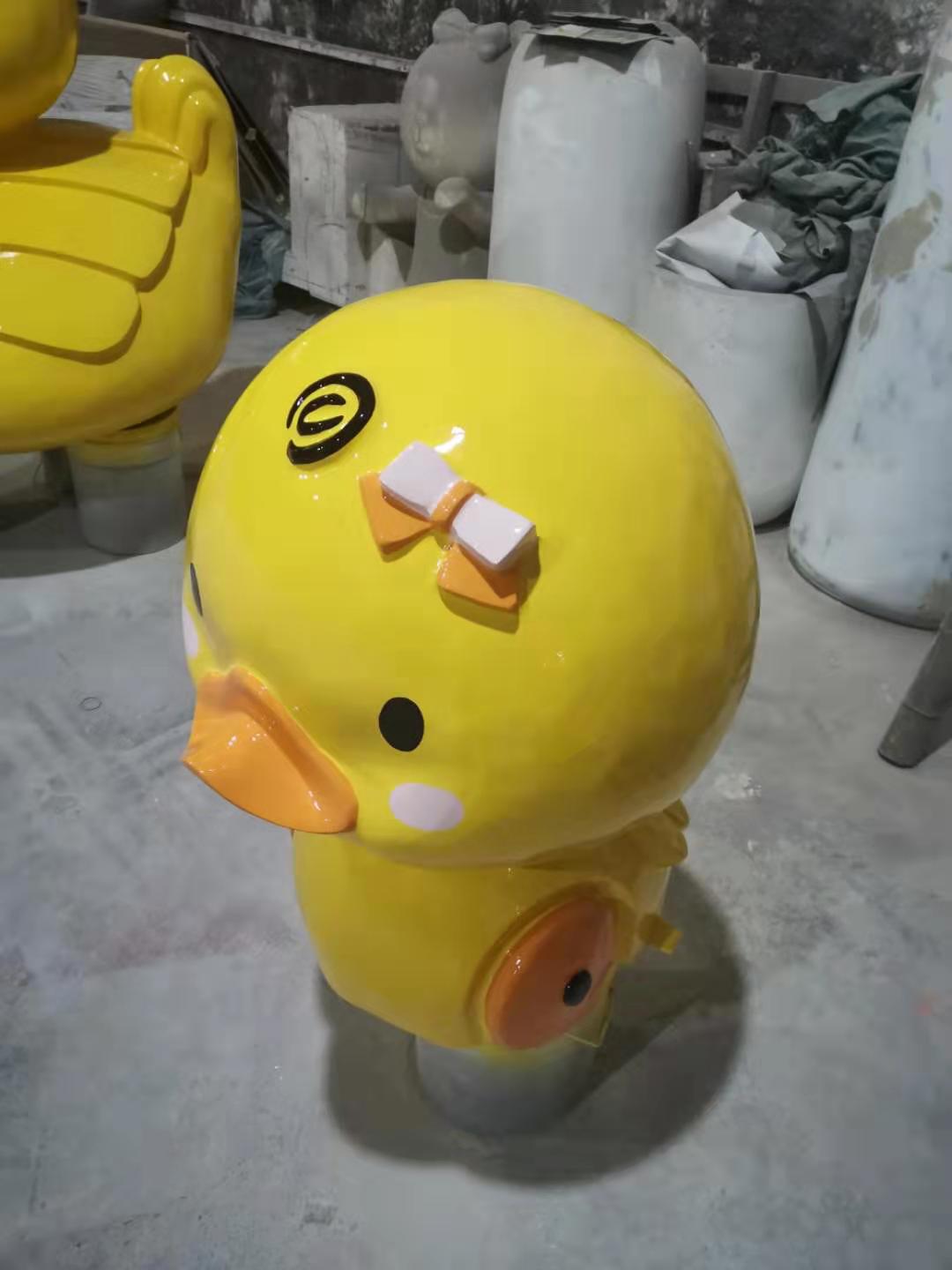 雕塑爆款小黃鴨玻璃鋼雕塑擺件定做商場(chǎng)游樂園商鋪美陳雕塑擺件