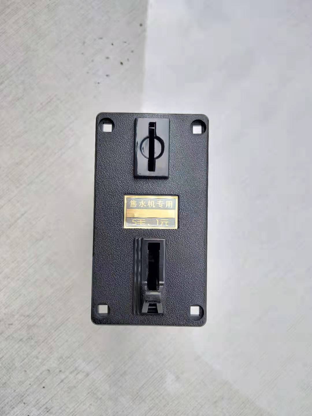 售水機(jī)*投幣器售水冬季怎么做保溫？售水機(jī)凍壞怎么辦？【洛陽耀波售水機(jī)廠家】