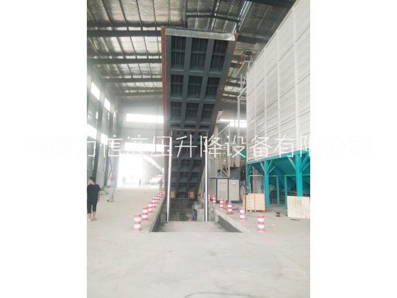 湖南散貨汽車快速卸貨液壓翻板卸車，湖南木料快速卸車液壓翻板機(jī)