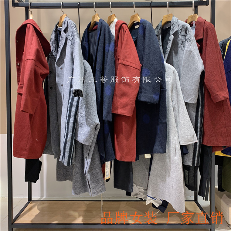 深圳原創(chuàng)設計師品牌和言棉麻休閑女裝貨源專柜撤柜尾貨大碼女裝