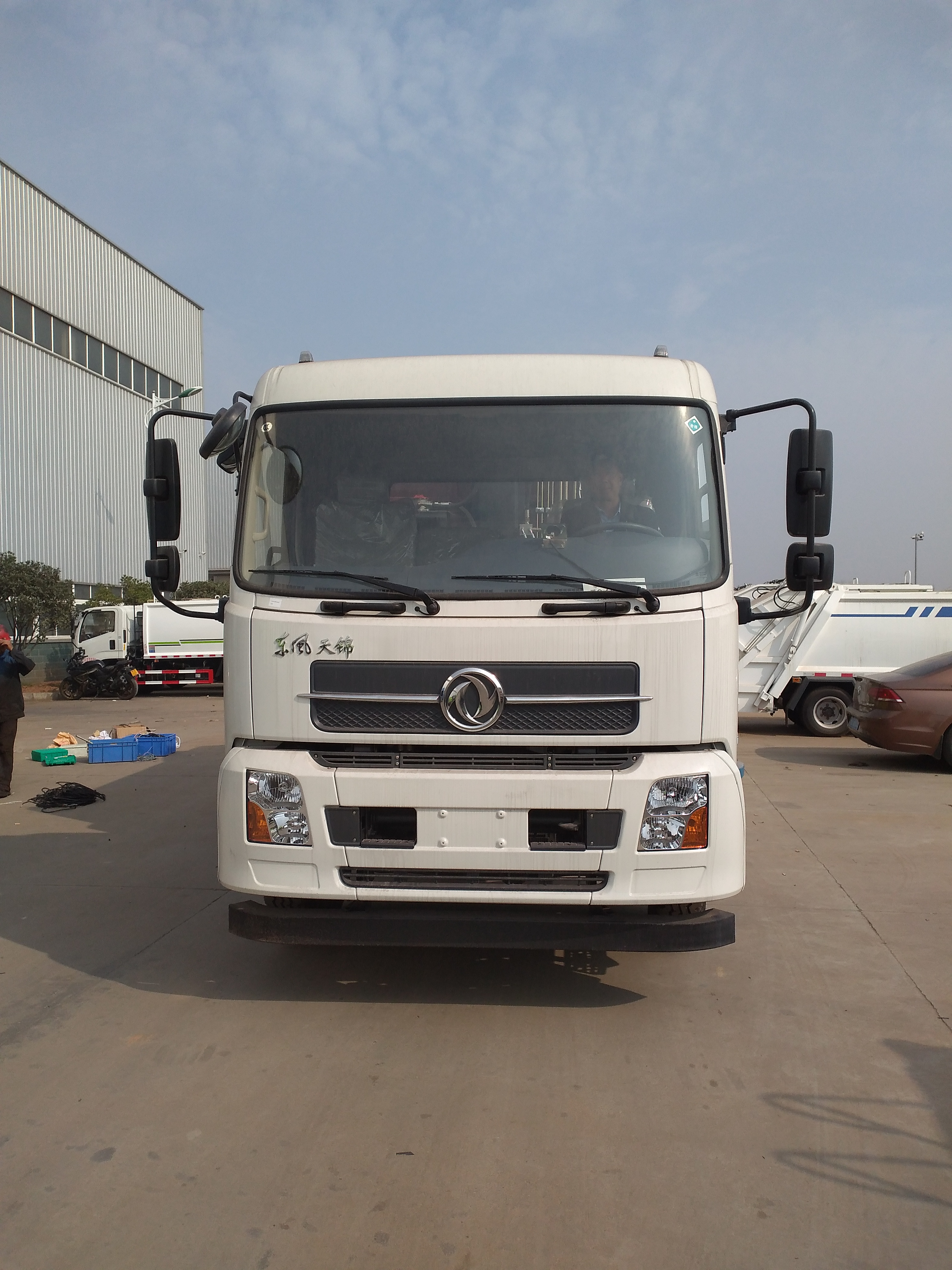 東風天錦壓縮垃圾車價格,12方壓縮垃圾車現(xiàn)車,國五壓縮垃圾車報價