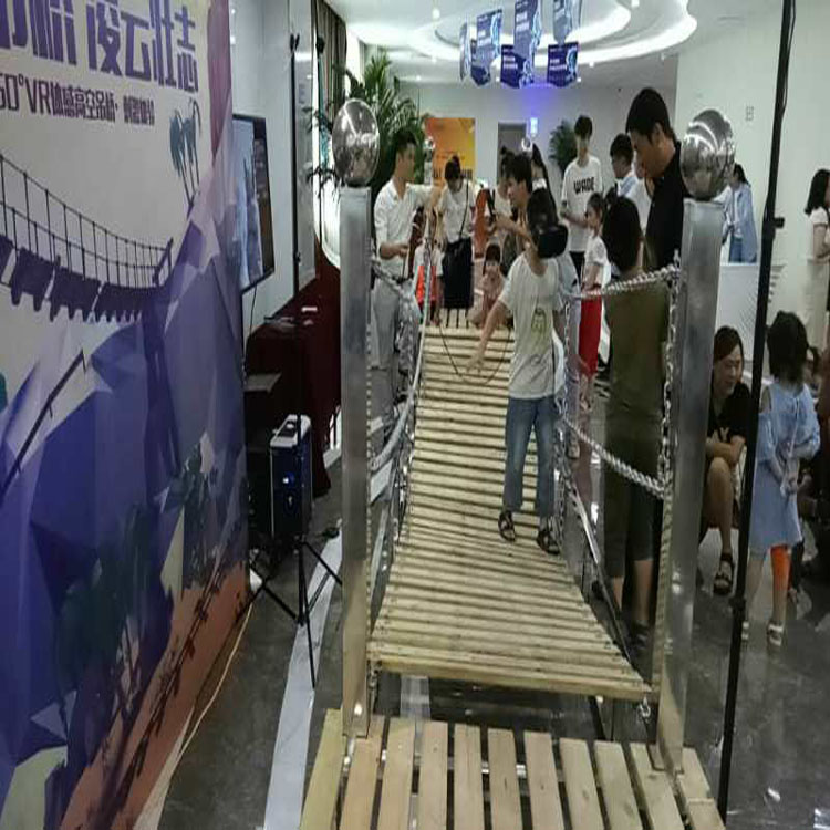 鄭州租賃VR雪山吊橋 出租VR震動(dòng)平臺(tái) 各種VR體感游戲設(shè)備出租