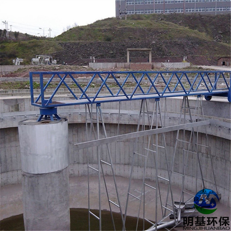 智能碳鋼周邊轉(zhuǎn)動刮吸泥機(jī)品種繁多