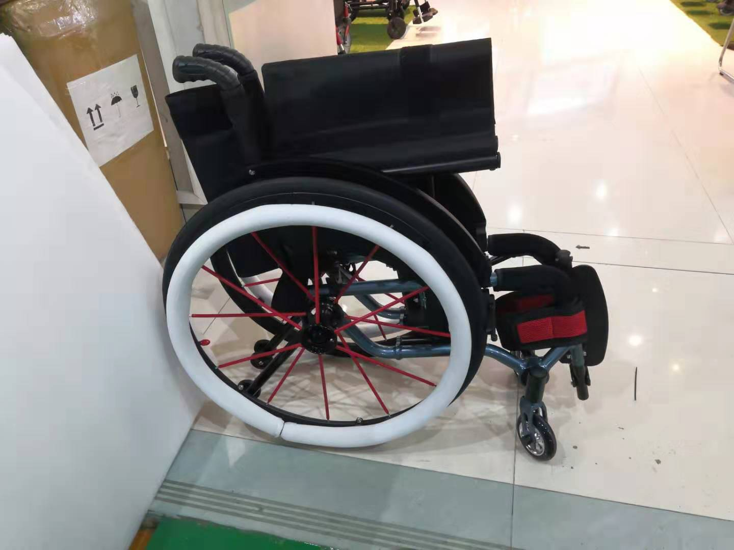 運(yùn)動(dòng)輪椅便攜式鋁合金可拆卸
