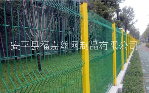 桃型柱圍欄網(wǎng) 三角折彎桃型柱護(hù)欄廠家定制批發(fā)