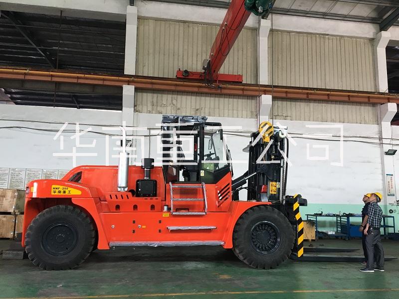 國內(nèi)25噸叉車哪個(gè)牌子好|25噸叉車質(zhì)量