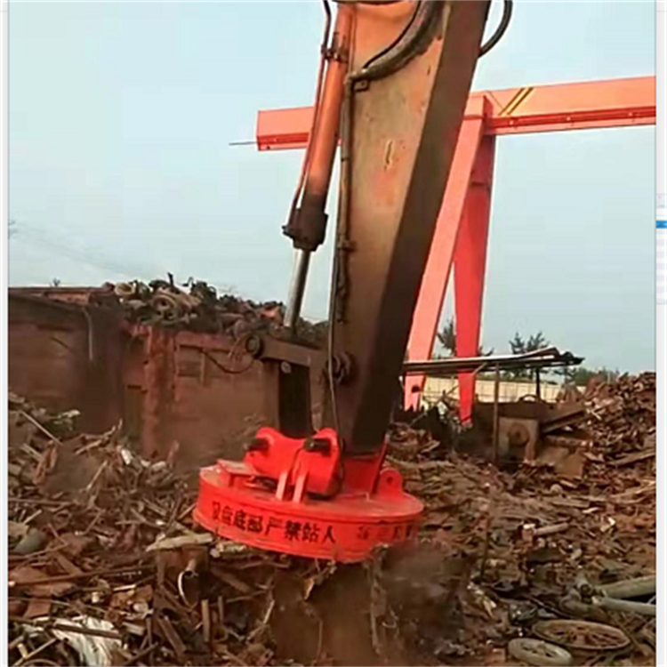 吊運(yùn)廢鋼用電磁吸盤(pán)，挖機(jī)電磁吸盤(pán)，聊城廢鋼起重電磁鐵廠家報(bào)價(jià) 聊城廢鋼用電磁吸盤(pán)