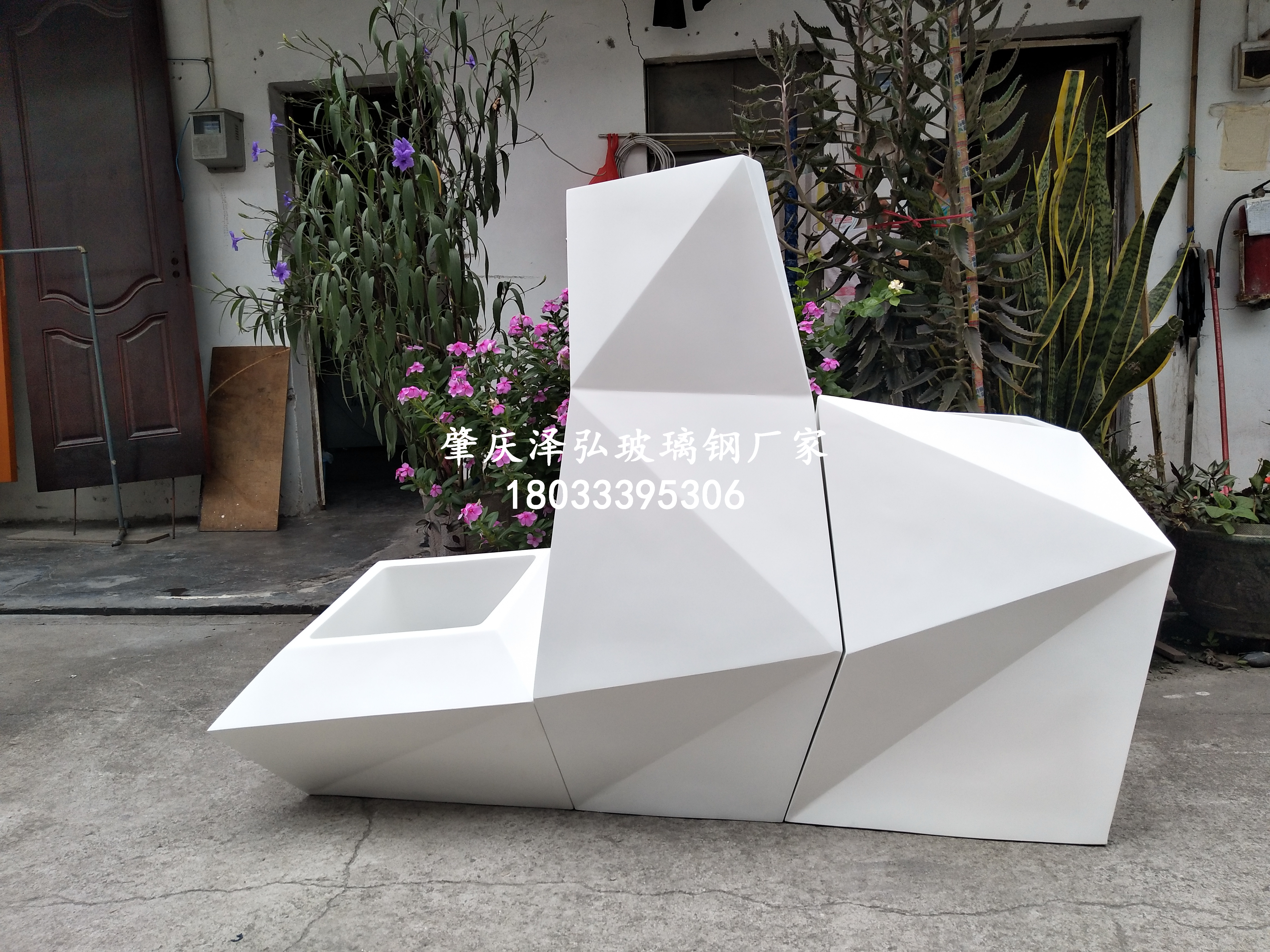 白色玻璃鋼菱形花盆組合 廠家直銷 專業(yè)生產(chǎn) 歡迎來圖定制玻璃鋼多邊形花盆組合 異形玻璃鋼花盆