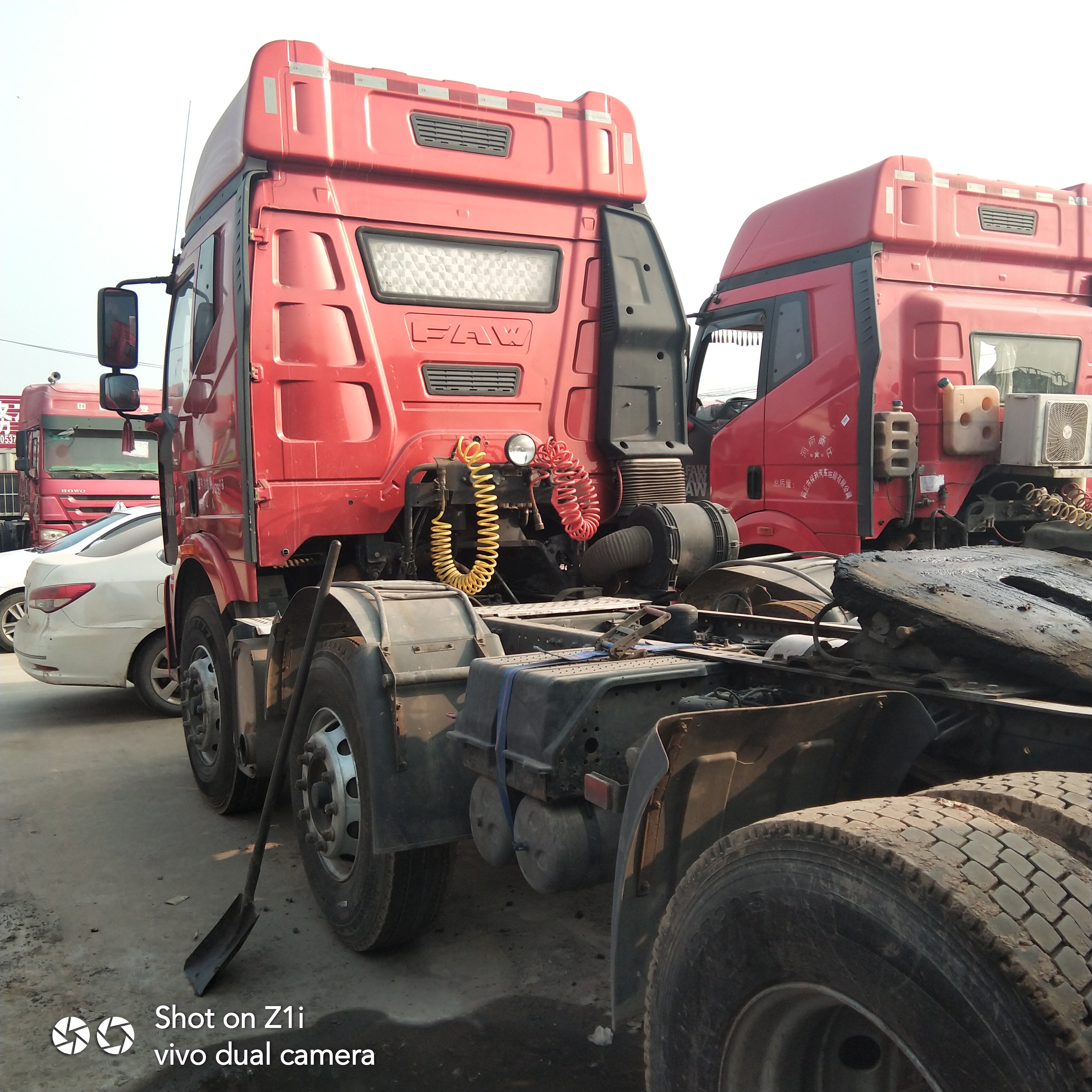 解放J6雙驅(qū)牽引車價(jià)格便宜歡迎咨詢