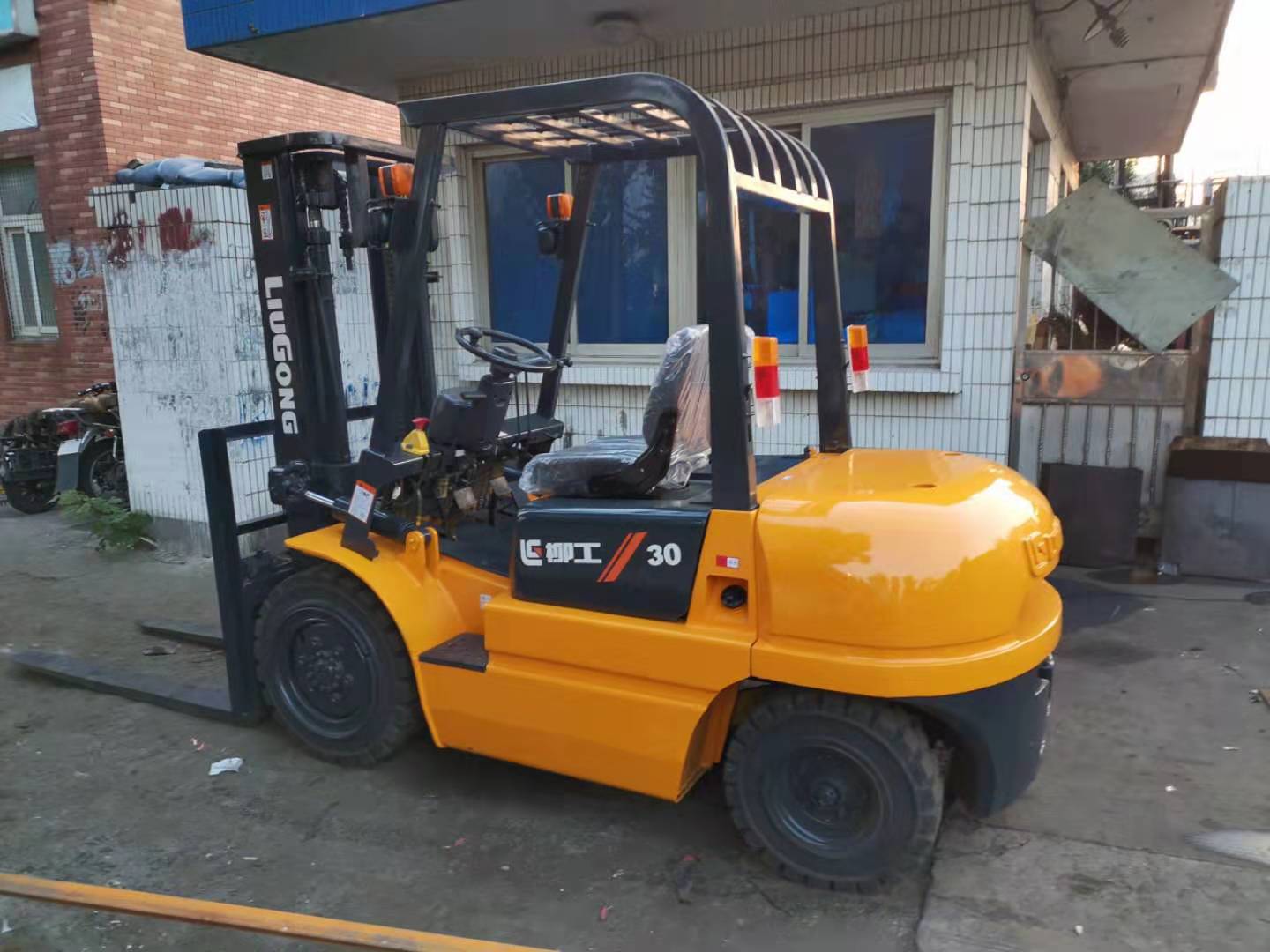 泰州市柳工叉車批發(fā) 柳工3噸叉車要多少錢 叉車供應(yīng)商