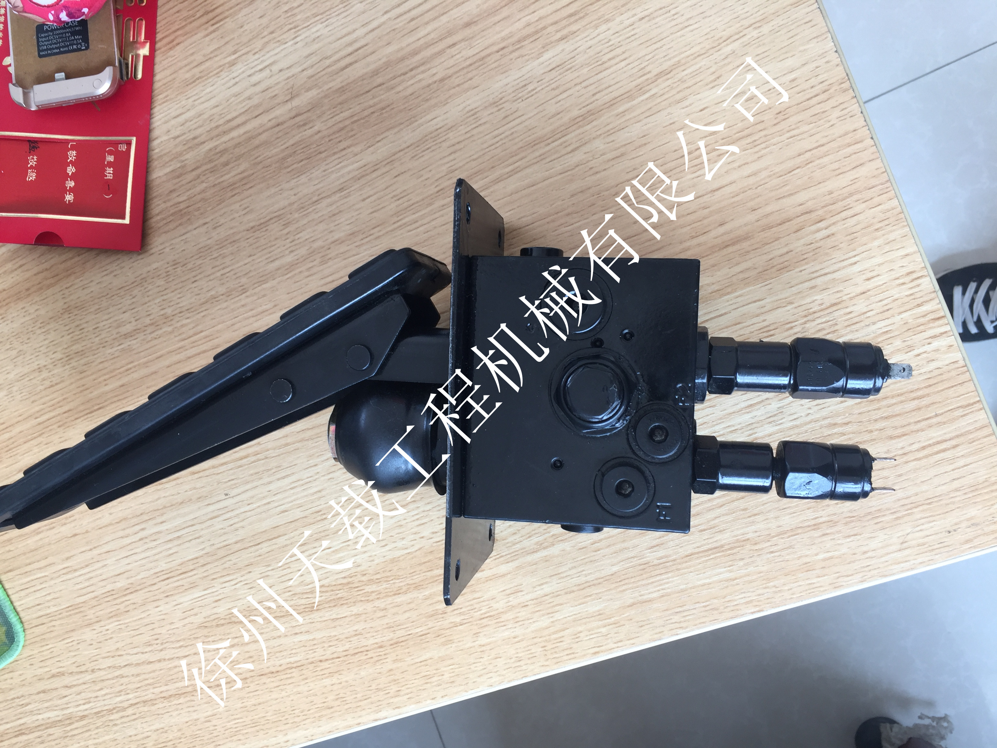 平地機(jī)腳制動(dòng)閥.