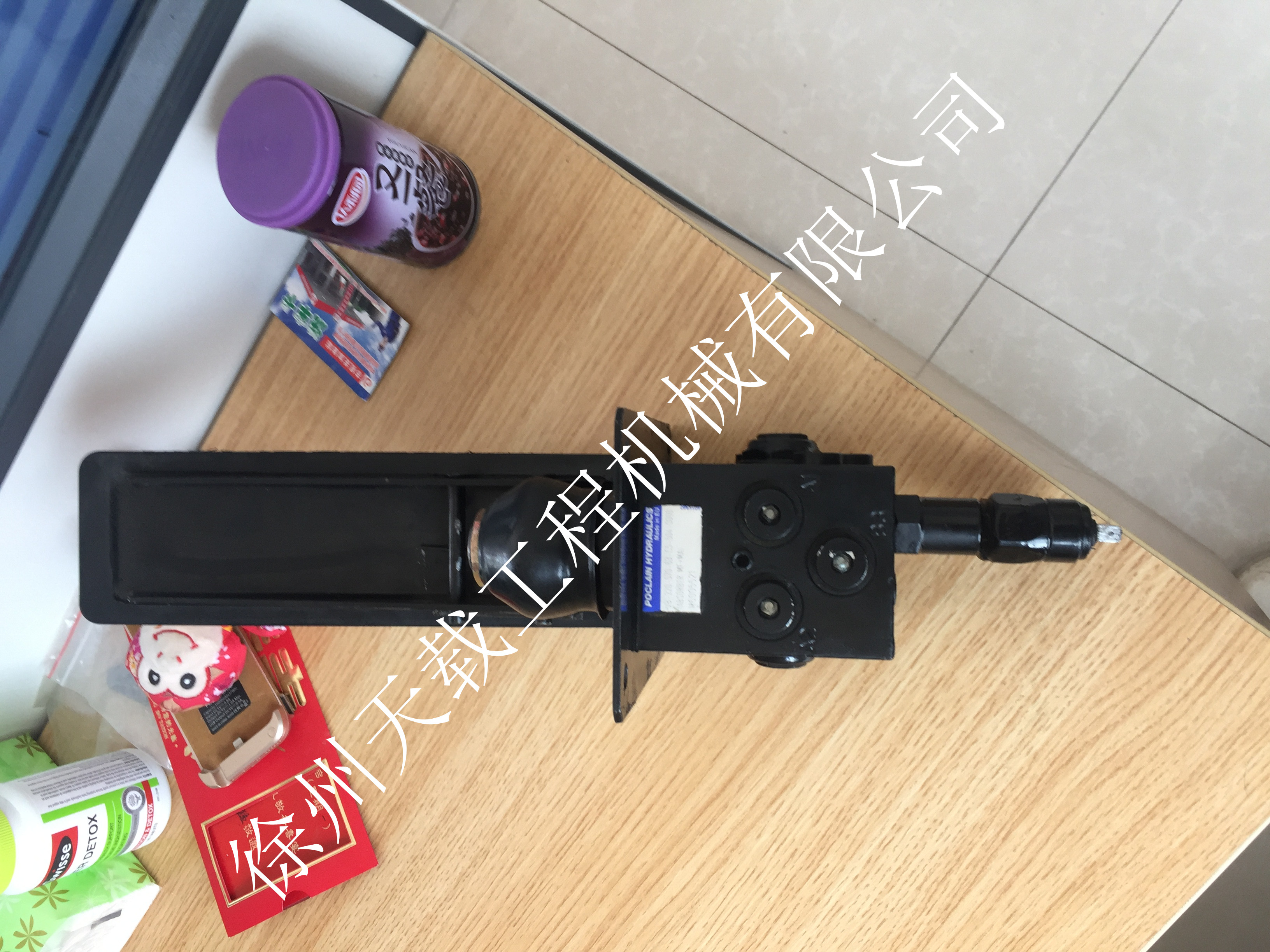 平地機(jī)腳制動(dòng)閥.