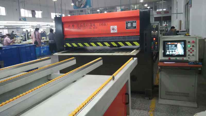 廣東東莞電腦數(shù)控裁床（刀模版）  興隆電腦數(shù)控裁床（刀模版）