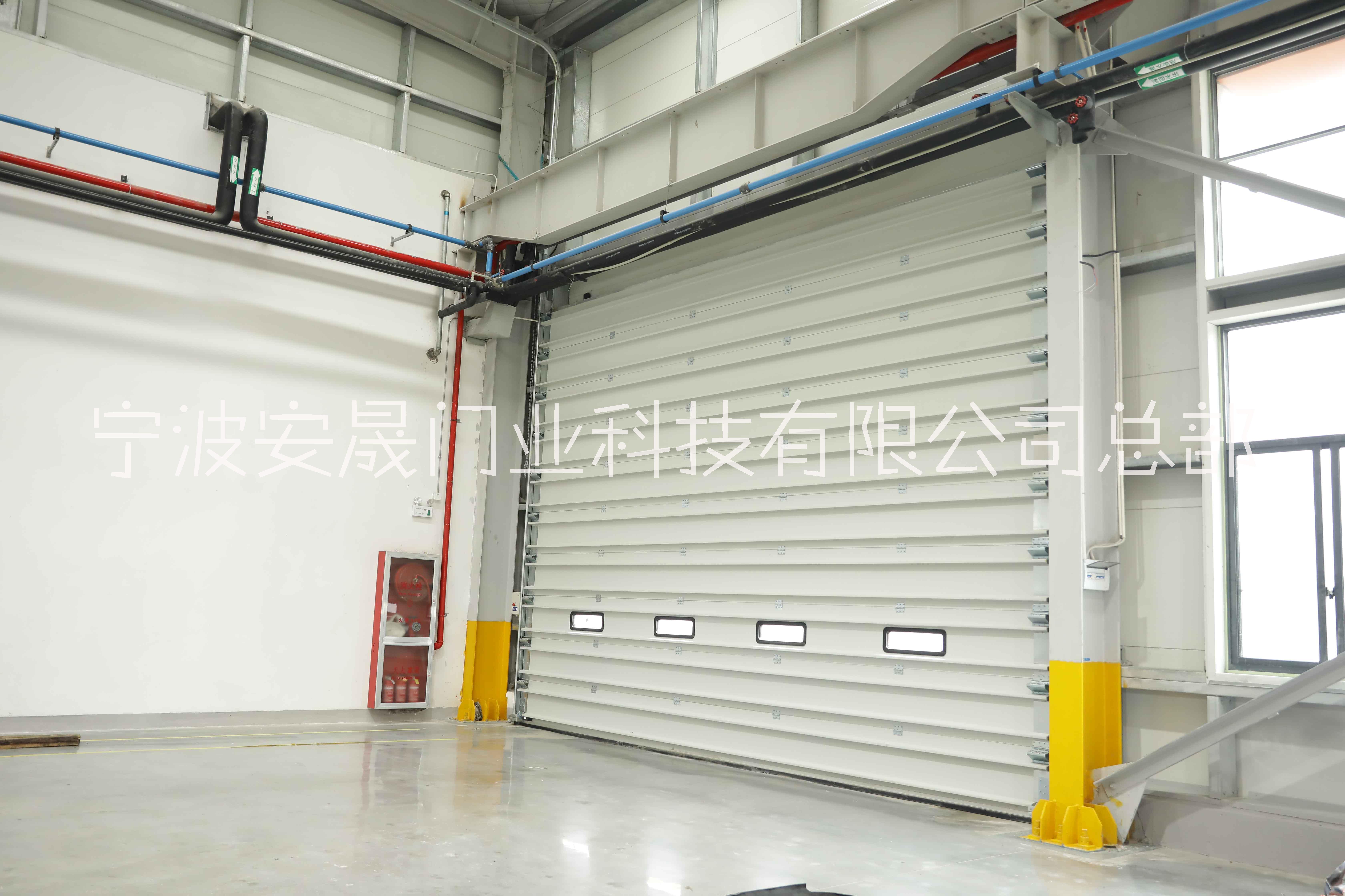 工業(yè)滑升門寧波定制工業(yè)廠房車間倉(cāng)庫(kù)防盜垂直提升快速電動(dòng)滑升門大型門洞