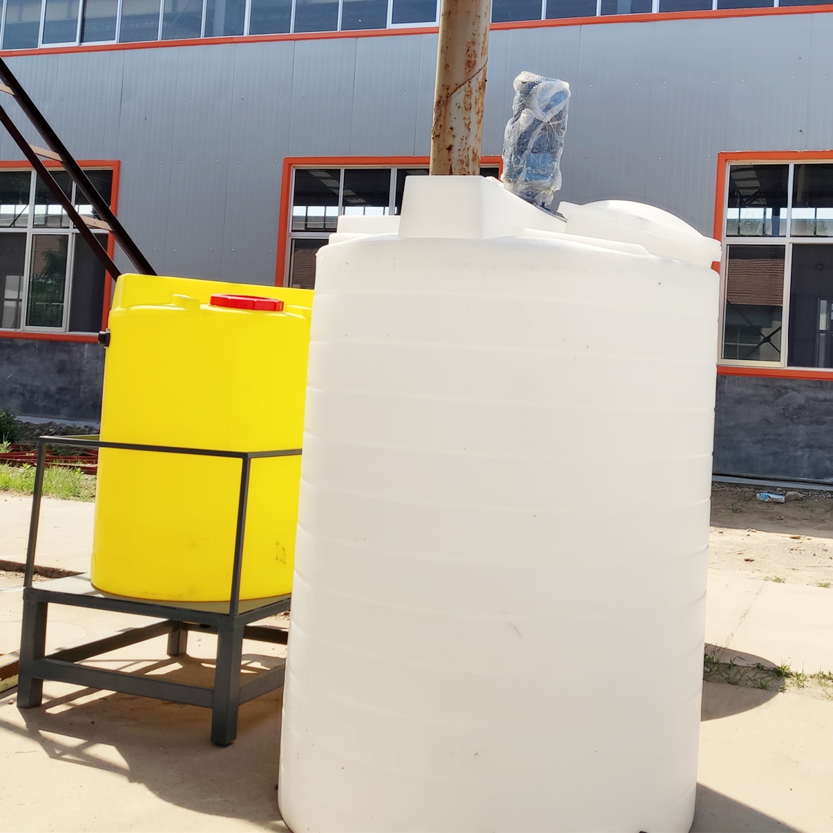 污水處理設(shè)備加藥污水處理加藥裝置