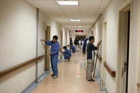 開荒清潔 專業(yè)開荒清潔 清潔公司 佛山開荒清潔 南海開荒清潔 清洗玻璃 清洗招牌 清洗光伏板