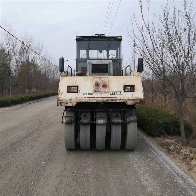 *回收輪胎壓路機(jī)