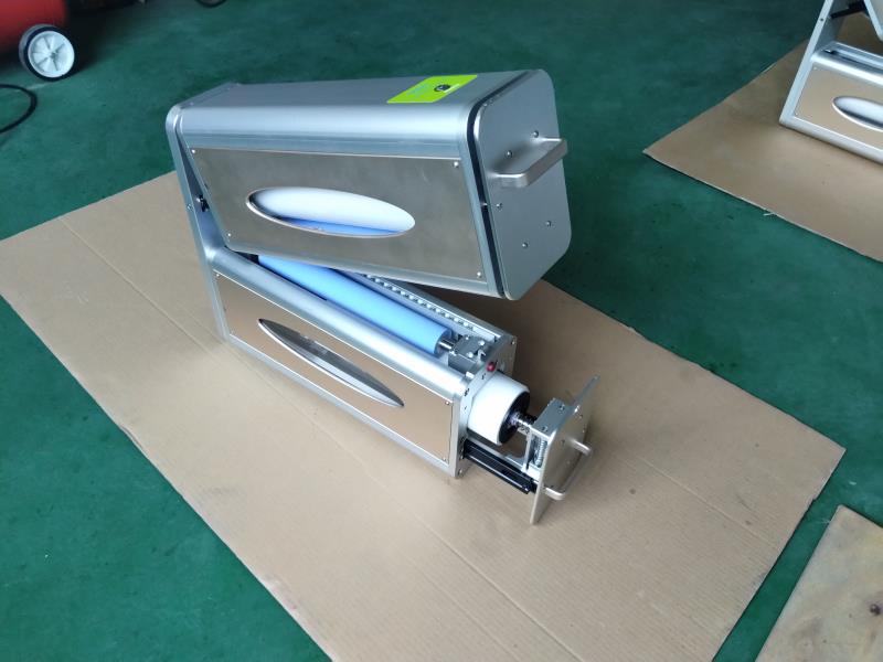 英國TOT光學(xué)膜靜電除塵機(jī)  英國TOT標(biāo)簽輪轉(zhuǎn)機(jī)除塵裝置