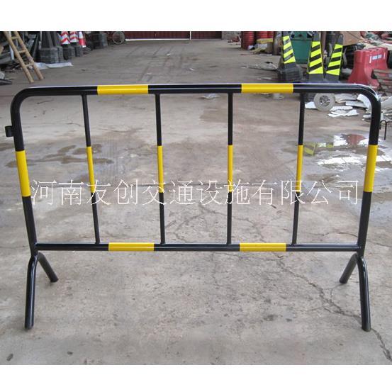 鐵馬護(hù)欄不銹鋼加厚噴塑道路護(hù)欄 隔離鐵馬圍欄廠家 黃黑鐵馬