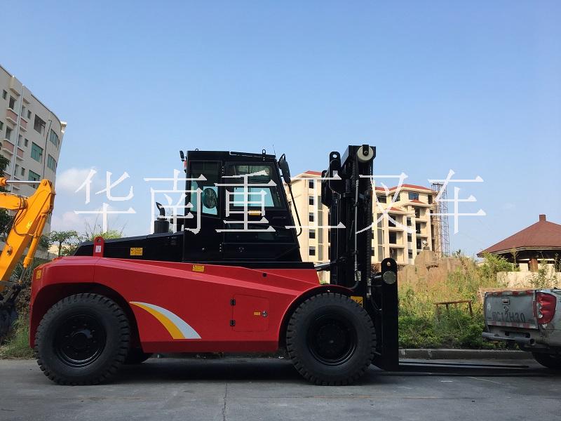 重型定制12噸叉車(chē)牌子|福建重型12噸-36噸叉車(chē)生產(chǎn)廠家