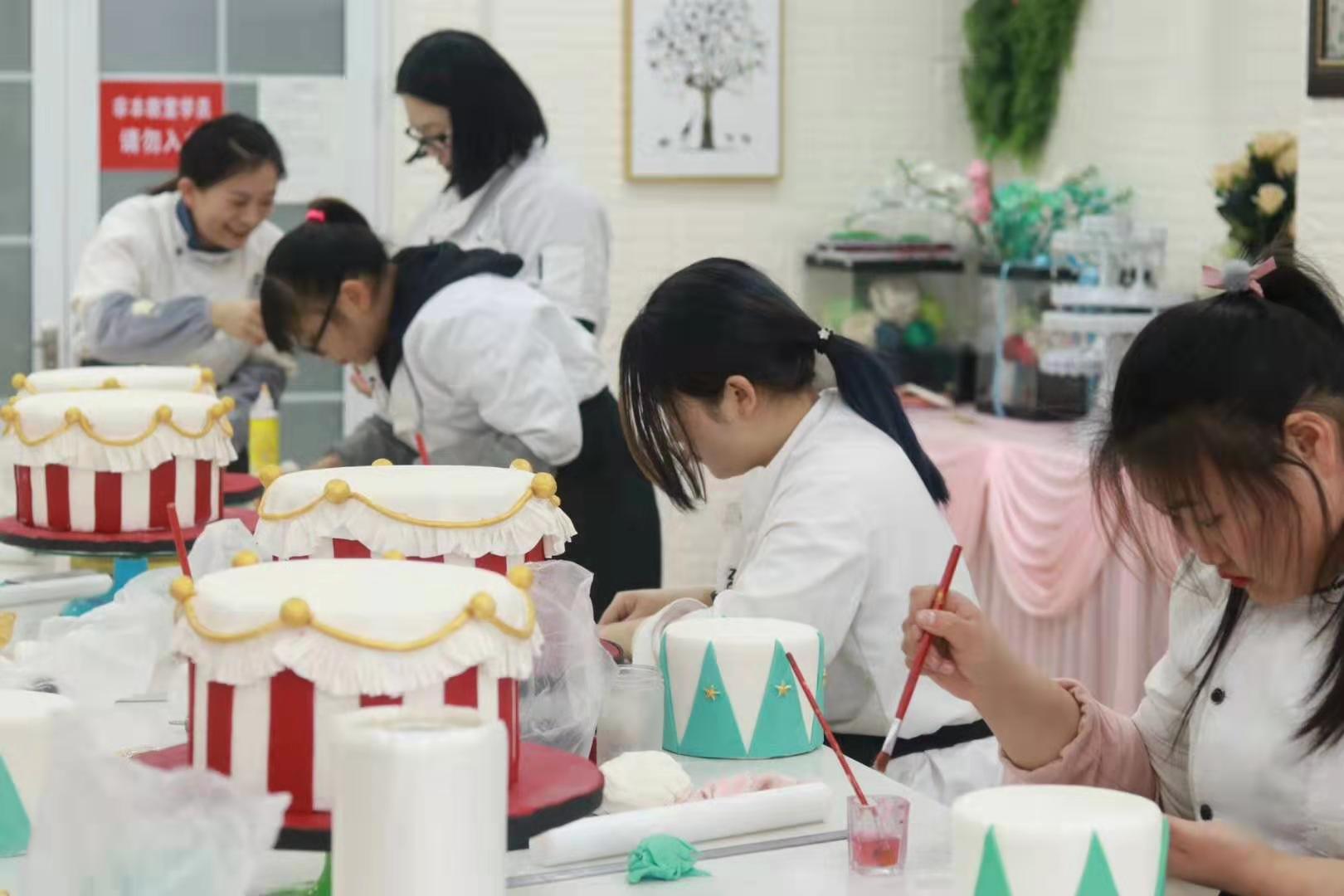 山東好的專業(yè)西點烘焙蛋糕實戰(zhàn)培訓