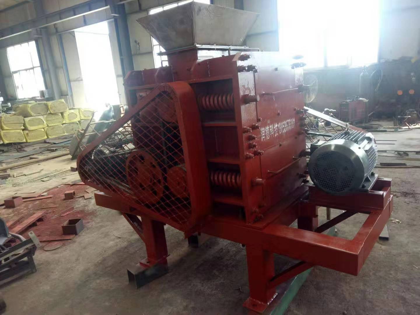 廠家直銷粘濕物料破碎機 輥壓機多少錢
