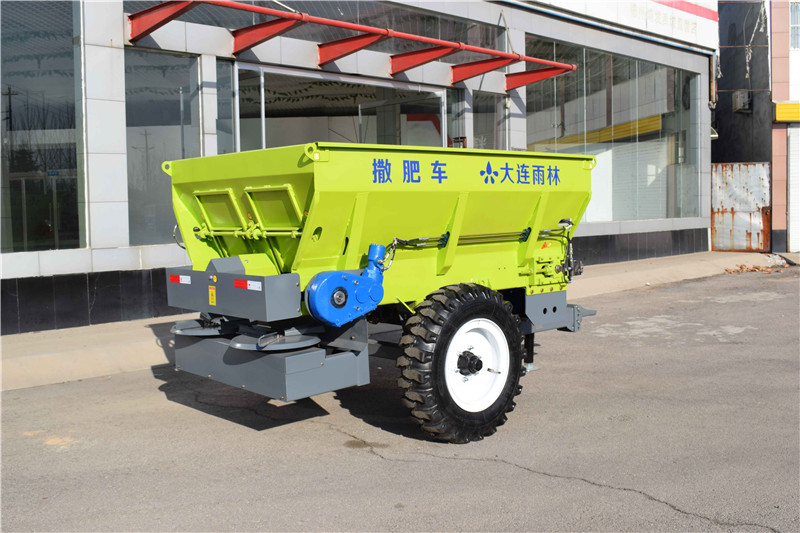 廠家直銷 大型雞糞鮮糞揚(yáng)糞車 可撒牛羊糞 拖拉機(jī)牽引